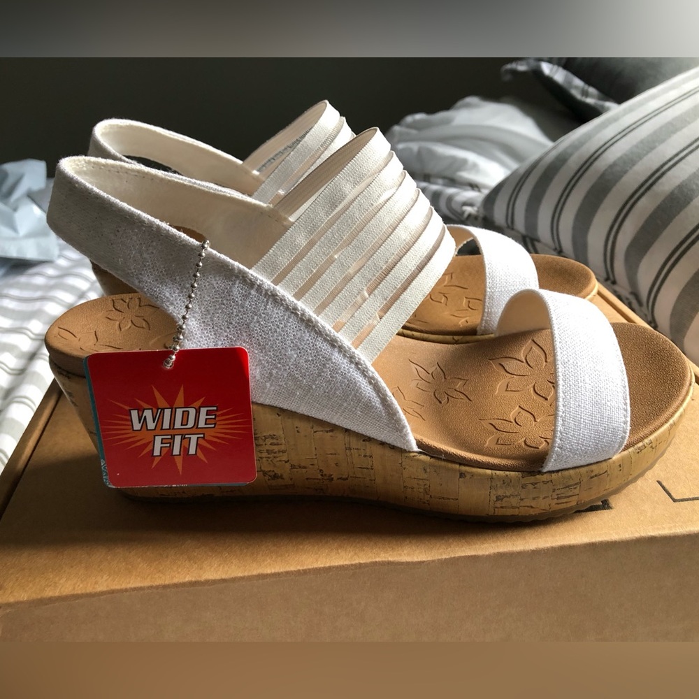 White Skechers Luxe Foam wedges size 9 wide